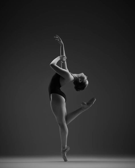 Dance Photography by Ashkan Image Lyrical Photography Poses, Dance Photos Aesthetic, Photoshoot Dance Poses, Pointe Dance Poses, Dance Photo Shoot Poses Simple, Artistic Dance Poses, Dance Shoot Poses, Dance Action Shots Easy, Ballet Poses For Pictures