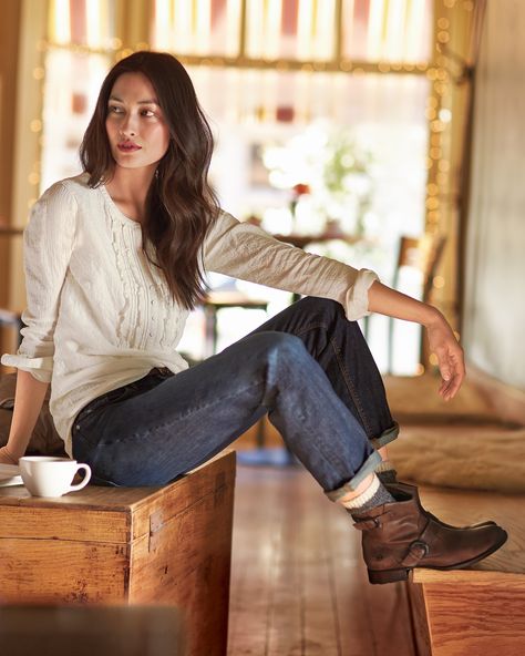 Born Raisa Boots!!!!!! Rolled Jeans, Peasant Shirt, Engineer Boots, Fall Clothing, Winter Outfit Inspiration, Fabulous Clothes, Comfortable Boots, Weekend Wear, Cool Boots