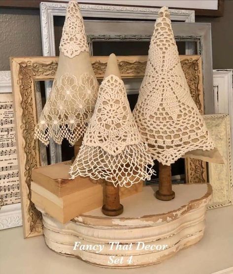 Lace Christmas Tree, Doily Art, Wallpaper Floor, Paint Bedroom, Doilies Crafts, Ceiling Wallpaper, Floor Paint, Diy Christmas Wreaths, Organization Kitchen