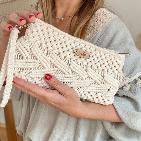 freemail Macrame Furniture, Street Style Handbags, Macrame Clutch, Home Decor Macrame, Macrame Home, Pola Macrame, Macrame Home Decor, Fashion Illustration Collage, Makramee Diy