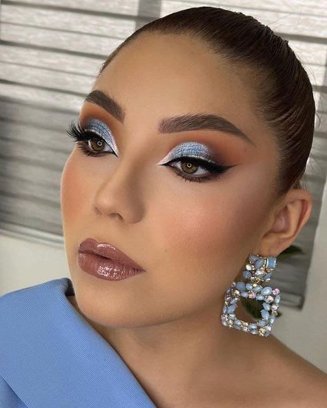 Social Glam Makeup, Makeup Celeste, Blue Glam Makeup, Makeup Azul, Going Into Labor, Summer Wedding Makeup, Makeup Ojos, Soft Eye Makeup, Prom Eye Makeup