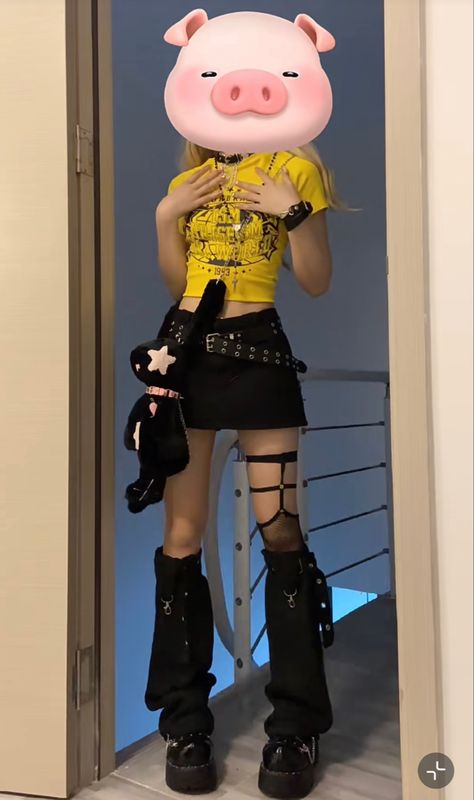 Yellow Punk Outfits, Y2k Yellow Outfit, Yellow Alt Outfit, Yellow Grunge Outfit, Yellow Y2k Outfit, Y2k Rave Outfits, 2000s Punk Fashion, Pop Punk Outfits, Egirl Fashion