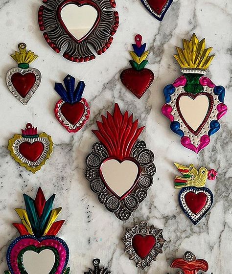 Mexican Hearts, Mexican Folk Art Decor, Mexican Folk Art Painting, Mexican Heart, Mexican Culture Art, Mexico Art, Paper Mache Art, Diy Ceramic, Mexican Culture