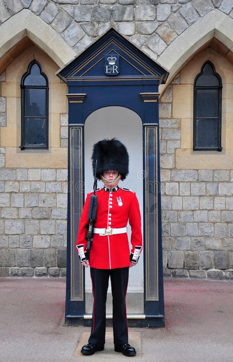 Soldier Drawing, London Icons, Grenadier Guards, London Castles, Guard House, Design Art Drawing, Royal Guard, Windsor Castle, British Army