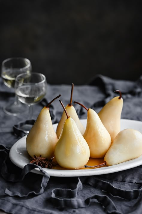 Poached Pears Recipe, Pear Wine, Wine Poached Pears, Poached Pears, Pear Recipes, Fall Recipe, Hot Toddy, Styling Photography, The Best Dessert