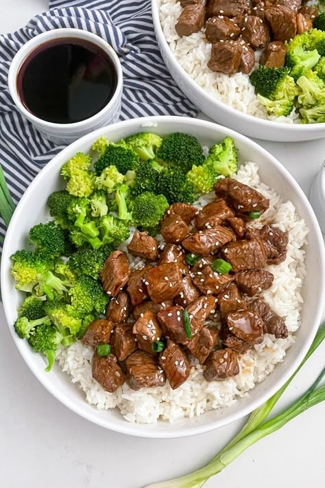 Teriyaki Steak Rice Bowl, Dinner Ideas Steak Stir Fry, Steak Bites And Vegetables, Steak Bites Over Rice, Teriyaki Steak Bowl Recipe, Steak Teriyaki Bowl, Steak Bites Stir Fry, Steak Over Rice Recipes, Steak Bites Bowl