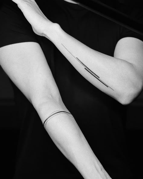 Line Arm Tattoo Men, Men Arm Line Tattoo, Forearm Tattoos Geometric, Two Lines Tattoo Arm Men, Arrival Tattoo, Dark Ink Tattoo, Two Line Arm Band Tattoo, Tattoo Minimal, Linear Forearm Tattoo