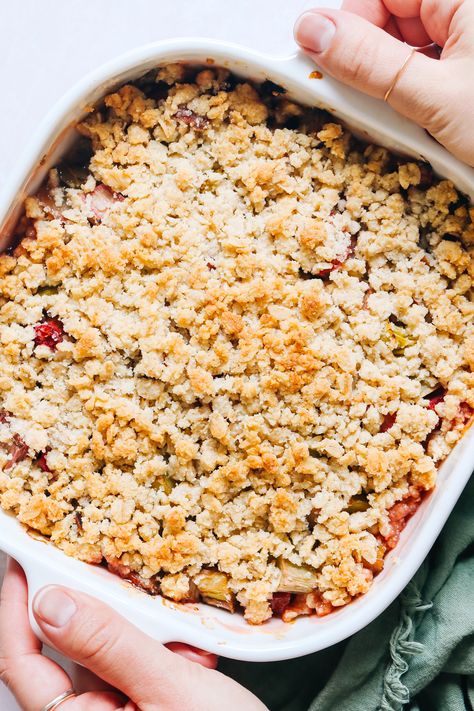 Gluten Free Rhubarb Crisp, Freeze Rhubarb, Rhubarb Crisp, Minimalist Baker, Gluten Free Flour Blend, Crisp Recipe, Hands Holding, Strawberry Rhubarb, Feeding A Crowd