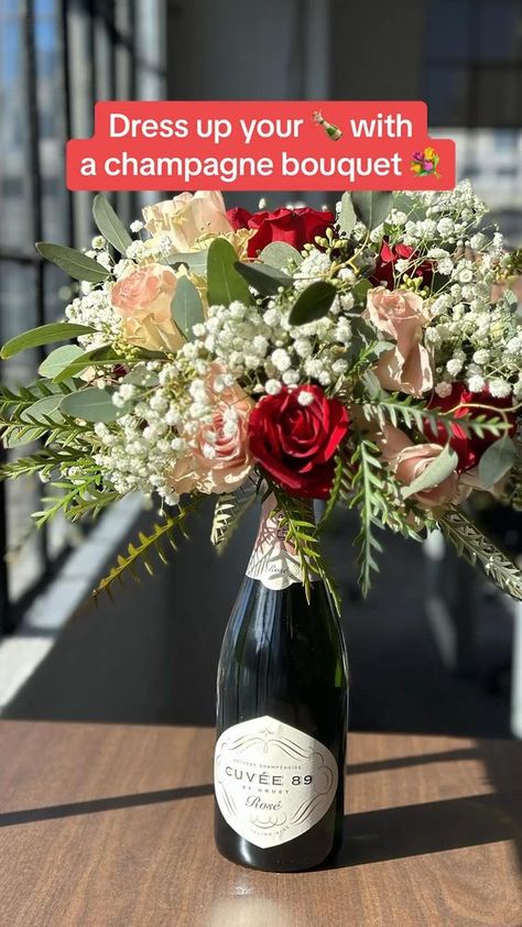 Grab you favorite wine and dress it up with a flower bouquet! Wine Bottle Flowers, General Gift Ideas, Chistmas Gift, Homemade Gift Baskets, Bouquet Box, Diy Arrangements, Flower Gift Ideas, Flower Cart, Bouquet Wrap