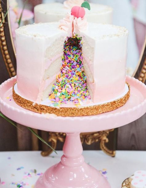 You Won’t Believe What These Brides Filled Their Wedding Cake With: If you love sprinkles, this surprise inside cake is for you! Piniata Cake, Surprise Inside Cake, Inside Cake, Confetti Cake, Sprinkle Cake, Cupcake Cake, Tutti Frutti, Love Cake, White Cake