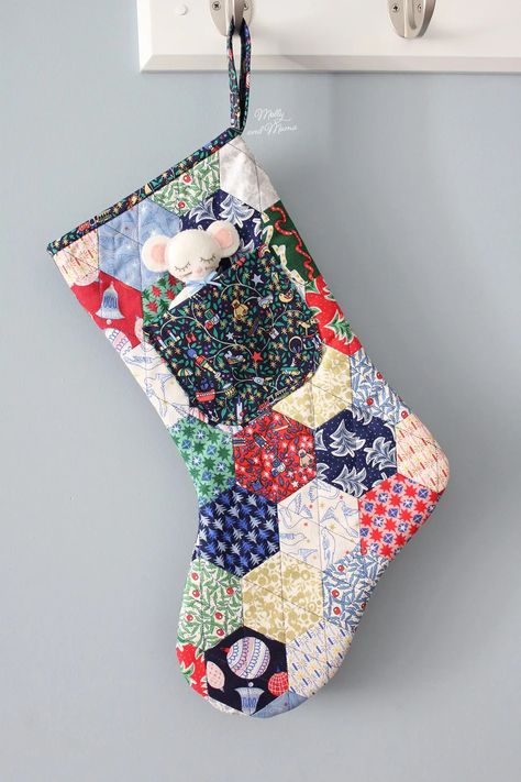 Hexi Christmas Ornaments, Christmas Sewing Stocking Pattern, Quilt Christmas Stocking Pattern, Quilting Christmas Stocking, Patchwork Stockings Christmas, Patchwork Christmas Stocking, Quilt Stocking Pattern, Quilted Stocking Pattern, Sewn Christmas Stocking