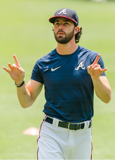 Dansby Swanson Wallpaper, Mlb Baseball Players, Hot Baseball Players, Over 50 Fitness, Dansby Swanson, Blue Jays Baseball, Atlanta Braves Baseball, Baseball Guys, Braves Baseball