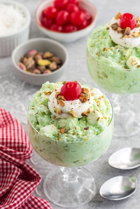 Watergate Salad Recipe - Amanda's Cookin' - Pudding Recipes Watergate Salad Recipe, Green Jello Salad, Pistachio Fluff, Lime Jello Salads, Salads For Summer, Pasta Crafts, Sweet Potato Pound Cake, Jello Mold Recipes, Fluff Salad Recipes