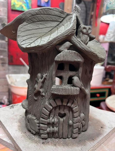 Slab Ceramics Projects, Pottery Coil Ideas, Ceramic Slab Projects, Advanced Pottery, Ceramics Sculptures, Coil Pottery, Slab Ceramics, Hand Building, Ceramics Projects