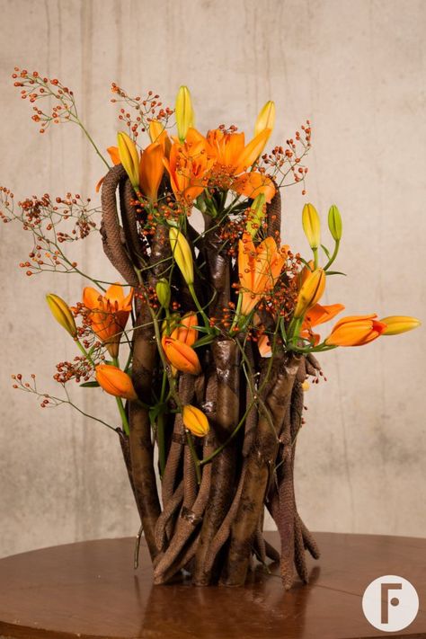 Fire Floral Arrangement, Oasis Flower Arrangements, Autumn Flower Arrangements, Autumn Flower Installation, Orange Gladiolus Arrangements, Orange Dahlia Arrangement, Orange Ikebana, Floral Art Arrangements, Fire Flower