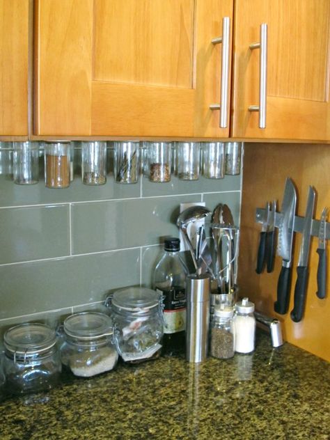 DIY Hanging Magnetic Spice Rack Magnetic Spice Rack Diy, Spice Rack Diy, Best Spice Rack, Diy Spice Jars, Magnetic Spice Rack, Magnetic Spice Jars, Hanging Spice Rack, Spice Rack Storage, Cabinet Spice Rack