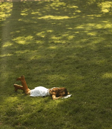 Photoshoot Ideas Artistic, Free Spirit Photoshoot, Southern Pictures, Backyard Photoshoot Ideas, Countryside Photoshoot, Laying In A Field, Frolicking In A Field, Aesthetic Photo Shoot, Outside Photoshoot