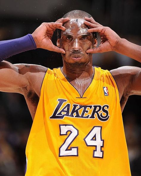 Basketball Archive on Instagram: “Kobe Bryant was forced to wear a mask because of a broken nose caused by D Wade during the 2012 NBA All-Star game. Kobe scored over 30…” Kobe Bryant Jersey, Rip Kobe, Lebron James Championship, Bryant Basketball, Kobe Bryant 8, Kobe Mamba, Kobe Bryant Family, Bryant Lakers, Kobe & Gigi