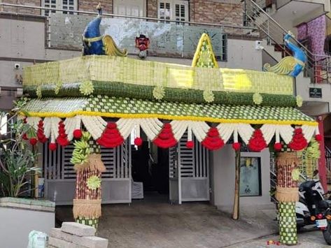 Pooja Backdrops, Mandap Wedding, Eco Friendly Wedding Decor, Doors Decoration, Leaf Decor Wedding, Small Wedding Decor, Home Flower Decor, Fun Wedding Decor, Wedding Hall Decorations