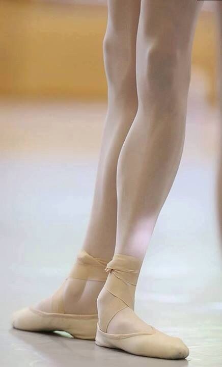 Ballet Education, Dancer Legs, Ballet Legs, Zsazsa Bellagio, Ballet Beauty, Bolshoi Ballet, Stage Lights, Ballet Inspiration, Russian Ballet