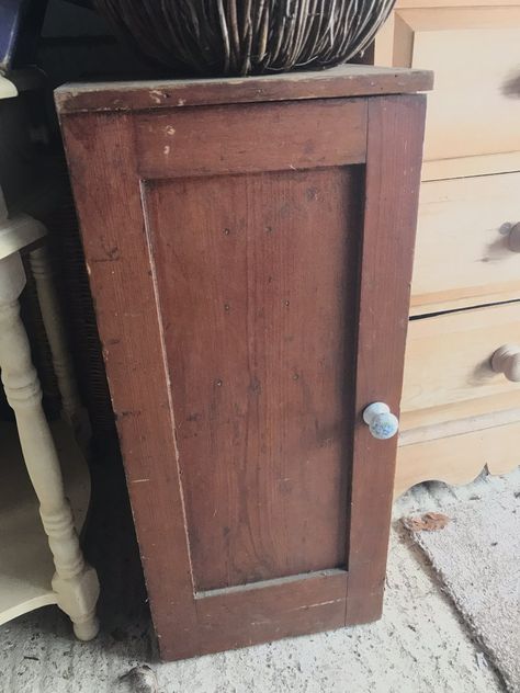 Old Wooden Cupboard Makeover, Old Cupboard Makeover, Cupboard Makeover Diy, Small Bathroom Cupboard, Kitchen Cupboard Makeover, Pot Cupboard, Cupboard Makeover, Cupboard Decor, Entry Storage