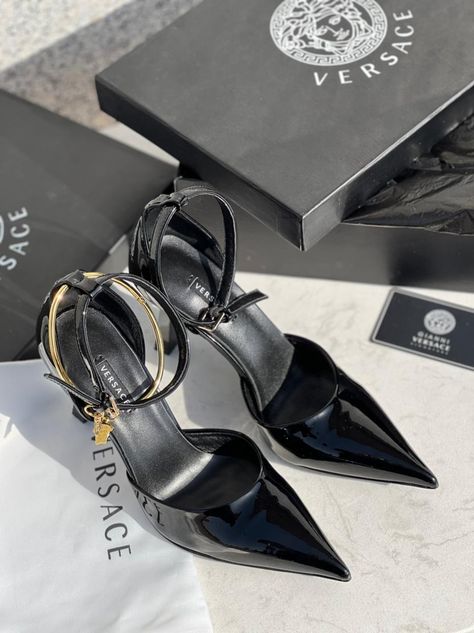 Chic High Heels, Versace Shoes, Stiletto Shoes, Aesthetic Shoes, Clogs Shoes, Valentino Studs, Business Account, Bridal Shoes, Luxury Shoes