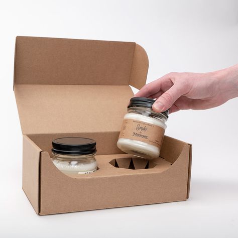 Designed to safely ship two CandleScience 8 oz Square Mason Jars without bubble wrap or packing peanuts, our one-piece shipping box design is the perfect protective packaging for shipping handmade candles, jams, sauces, and creams made with CandleScience 8 oz Square Mason Jars. Tired of bubble wrap? Sick of packing peanuts? Level-up your packaging with our all-in-one, eco-friendly shipper that removes guesswork and makes packing a breeze. Jars not included. Diy Candle Box Packaging, Mason Jar Candle Labels, Eco Friendly Candle Packaging, Product Shipping Packaging, Packing Candles For Shipping, Kraft Box Packaging Design, Candle Packing Ideas, Diy Candle Box, Package Candles