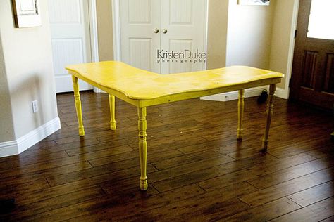 Custom Office desk~under $50 - Capturing Joy with Kristen Duke Craft Room Tables, Diy Desk Plans, Craft Table Diy, Desk Diy, Brown Rooms, Desk Plans, Home Office Table, Simple Desk, Room Paint Colors