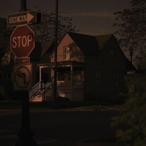 Small Town Slasher Aesthetic, Run Down House Aesthetic, Dark Suburban Aesthetic, Dark Small Town Aesthetic, 90s Small Town Aesthetic, Small Town Aesthetic Dark, Early 90s Aesthetic, Dark Nostalgia, Small Town Mystery