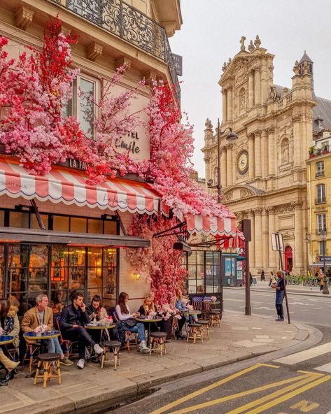 Culture Trip on Instagram: “Spring has Sprung in Paris! 🌸 What would you order from this cafe? 🥐 ☕ 📸 Thank you for tagging us @pinhascohen 🔗 Check out the link in our…” Parisian Store, Paris Sightseeing, Spring In Paris, Paris Bistro, Marais Paris, Paris France Travel, Parisian Cafe, Paris Vacation, Paris Tours