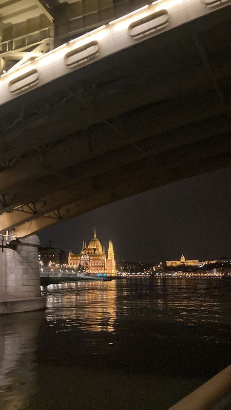 Budapest Night Aesthetic, Budapest Instagram Story, Budapest Autumn, Fake Streaks, Budapest Aesthetic, Budapest Travel, New York Life, Night Aesthetic, Underworld