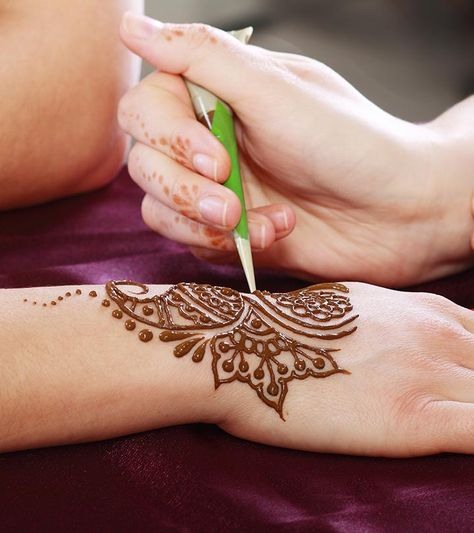 Mehendi Artist, Rajasthani Mehndi, Hair Advertising, Muslim Festivals, Best Mehndi, Pakistani Mehndi, Mehndi Style, Artist Business, Perfume Store