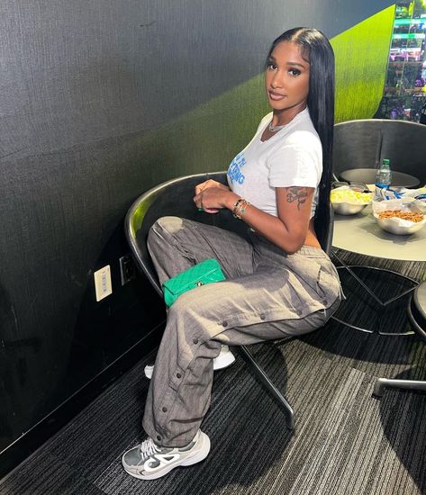 Bernice Burgos | you let me know 😏 | Instagram Bernice Burgos Outfit, Bernice Burgos, Mall Outfit, Vacation Looks, Glam Girl, Barbie Girl, Cute Fits, Outfits Summer