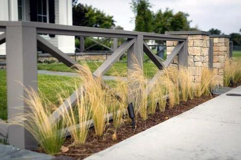 Grey Painted Wood Designs For Front Yard Fence #houseremodelideas Landscape Curbing, Yard Fence, Privacy Fence Designs, Cheap Backyard, Small Front Yard, Stone Pillars, Backyard Privacy, Farmhouse Landscaping, Diy Fence