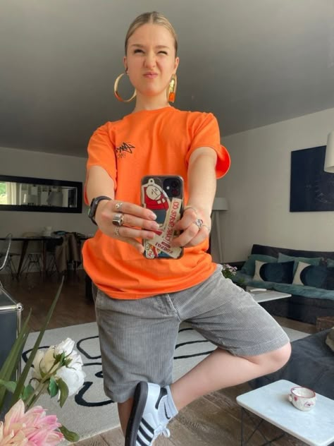 Orange Tshirt Outfits, Orange Shirt Outfit, Yellow Shirt Outfit, Orange Streetwear, Tee Shirt Outfit, Master Piece, Yellow Outfit, Streetwear Aesthetic, Orange Shirt