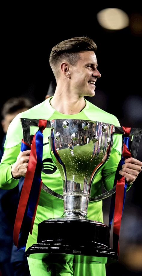 German Football Players, Fc Barcelona Players, Marc-andré Ter Stegen, Ter Stegen, Cr7 Vs Messi, Fc Barcelona Wallpapers, Barcelona Team, Barcelona Players, Marc Andre