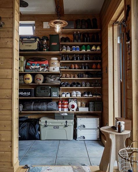 Garage Camping Storage, Gear Shed, Camping Gear Wall, Prepper Ideas Survival Gear, Gear Room Organization, Gear Room Ideas, Outdoor Gear Organization, House Hacking, Outdoor Gear Storage