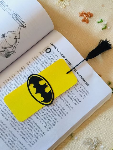 Handmade bookmark !! Superhero handmade bookmarks!! Kids bookmarks!! Batman  bookmark Batman Bookmark, Kids Bookmarks, Batman Art Drawing, Back To School Gifts For Kids, Batman Diy, Homemade Bookmarks, Handmade Bookmarks Diy, Jellyfish Craft, Funny Valentines Cards