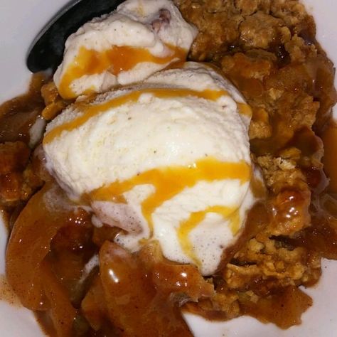 Best Ever Caramel Apple Crisp Caramel Apple Crisp Recipe, Caramel Apple Crisp, Caramel Ice Cream Topping, Best Apple Crisp, Classic Southern Recipes, Pinterest Food, Fall Desserts Easy, Homemade Caramel Sauce, Caramel Topping