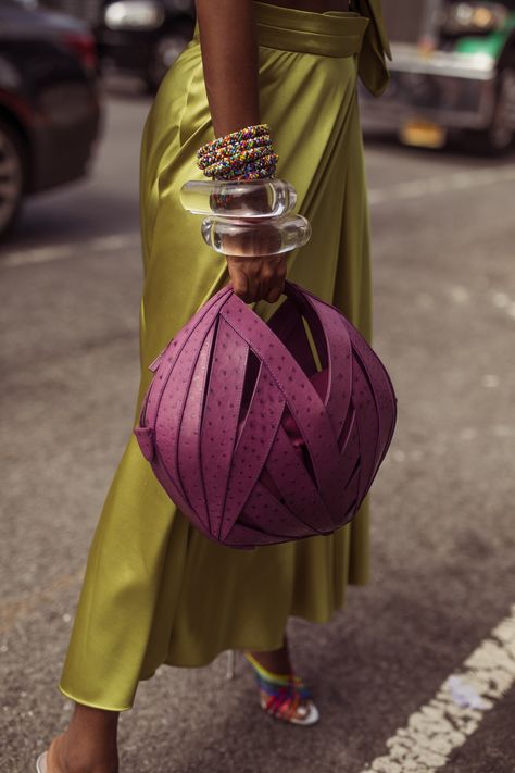 Black Creatives, Style Essence, 2020 Street Style, September Fashion, Wool Felting, Unique Handbags, New York Fashion Week Street Style, Kelly Bag, Handbag Heaven