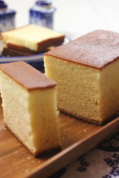 Kasutera (Castella) cake - thinking of Japan | The Fresh Loaf egg, 4 sugar, 110g bread flour, 100g honey, 2tbsp milk, 2tbsp Aji Mirin(Japanese sweet rice wine), 1tbsp Castella Cake, Japanese Dessert Recipes, Japanese Cake, Japanese Dessert, Japanese Cooking, Asian Desserts, Nagasaki, Sponge Cake, Sweet Taste