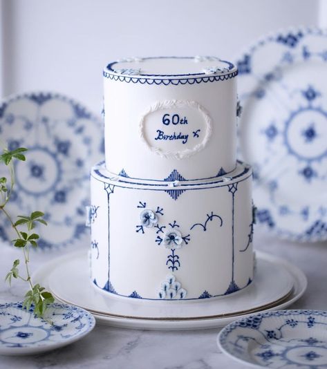 Blue And White Cake, Daffodil Cake, Colors Branding, 17 Birthday Cake, Cube Cake, First Communion Cakes, Dream Wedding Cake, Simple Cake Designs, Gateaux Cake