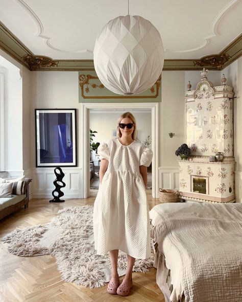 Large Jute Rug, Sofia Wood, Scandinavian Light, Stockholm Apartment, My Scandinavian Home, Swedish Apartment, Georgian Architecture, Swedish House, Red Chair