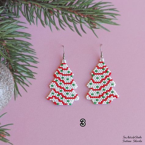 Xmas Beaded Earrings, Seed Bead Christmas Earrings Free Pattern, Christmas Tree Beaded Earrings, Christmas Seed Bead Patterns, Winter Beaded Earrings, Christmas Seed Bead Earrings, Beaded Snowflake Earrings, Diy Christmas Earrings, Deer Earrings