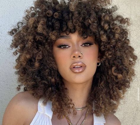 Hairstyle For Summer, Curly Hair Color Ideas, Curly Hair Color, Textured Fringe, Short Curly Hairstyles For Women, Natural Curly Hair Cuts, Dyed Curly Hair, Highlights Curly Hair, Brown Curly Hair