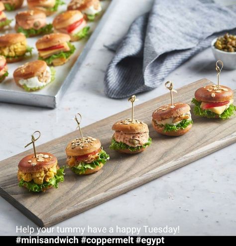 Photo , mini sandwiches Sandwich Presentation, Zucchini Pancakes, Rectangle Plates, Plating Ideas, Mini Sandwiches, Be My Guest, Hors D'oeuvres, Food Platters, Food Plating