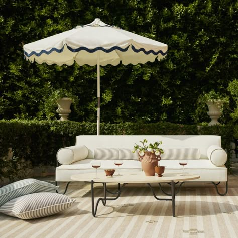 Palm Royale, Outdoor Lounge Seating, Garden Inspo, Luxury Outdoor Furniture, Backyard Furniture, Bright Living Room, River Road, Oval Coffee Tables, Outdoor Furniture Collections