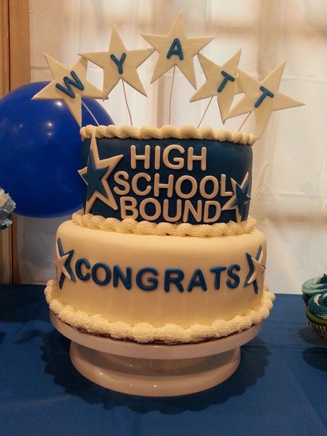 blue and white 8th grade graduation cake Middle School Graduation Party, Graduation Cake Ideas, Middle School Graduation, 5th Grade Graduation, Promotion Party, 8th Grade Graduation, School Cake, Graduation Party Planning, Graduation Party Themes