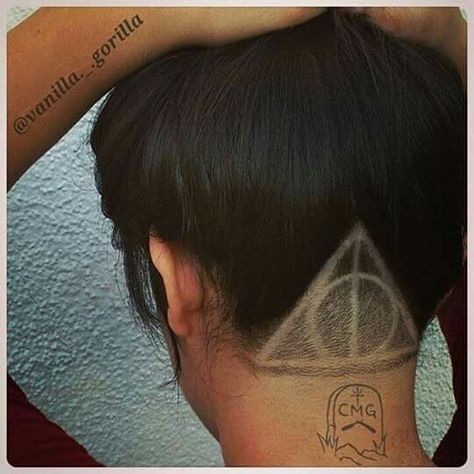 The deathly hallows under cut Undercut Hair Designs, Undercut Hair, Undercut Hairstyles Women, Undercut Designs, Undercut Long Hair, Shaved Hair Designs, Shaved Undercut, Hair Tattoos, 90's Fashion