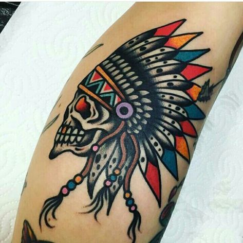 Traditional Tattoo Indian, Indian Skull Tattoos, Headdress Tattoo, Tatuagem Masculina Pequena, Super Tattoo, Native American Tattoos, Native Tattoos, Indian Skull, Tattoos Mandala